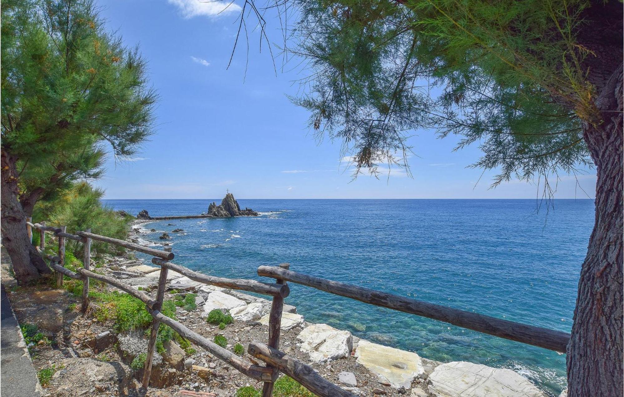 Amazing Apartment In Moneglia With House Sea View Exterior foto